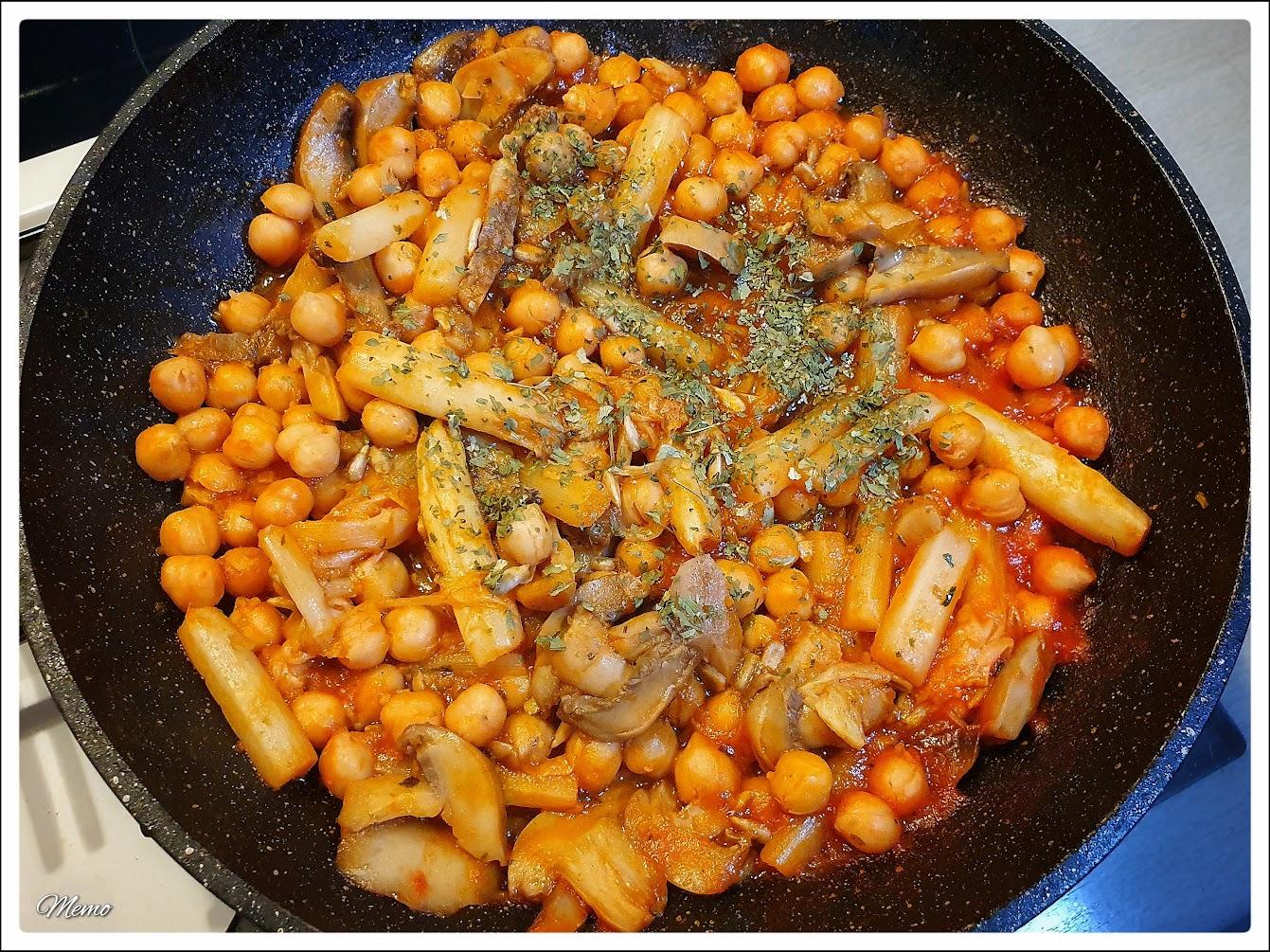 Bildbeschreibung: 
Das fertige Gericht noch in der Pfanne.