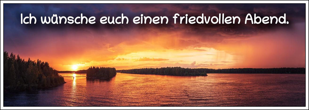 Bildbeschreibung: 
Ein Sonnenuntergang über einem großen, von Bäumen am Ufer umrandeten See.